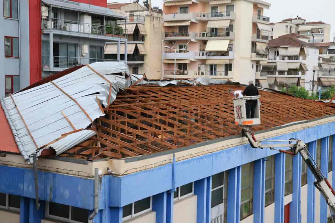 Photo6 Ξεκίνησαν οι εργασίες αποκατάστασης της στέγης του Γυμναστηρίου στο 5ο Γυμνάσιο – Λύκειο