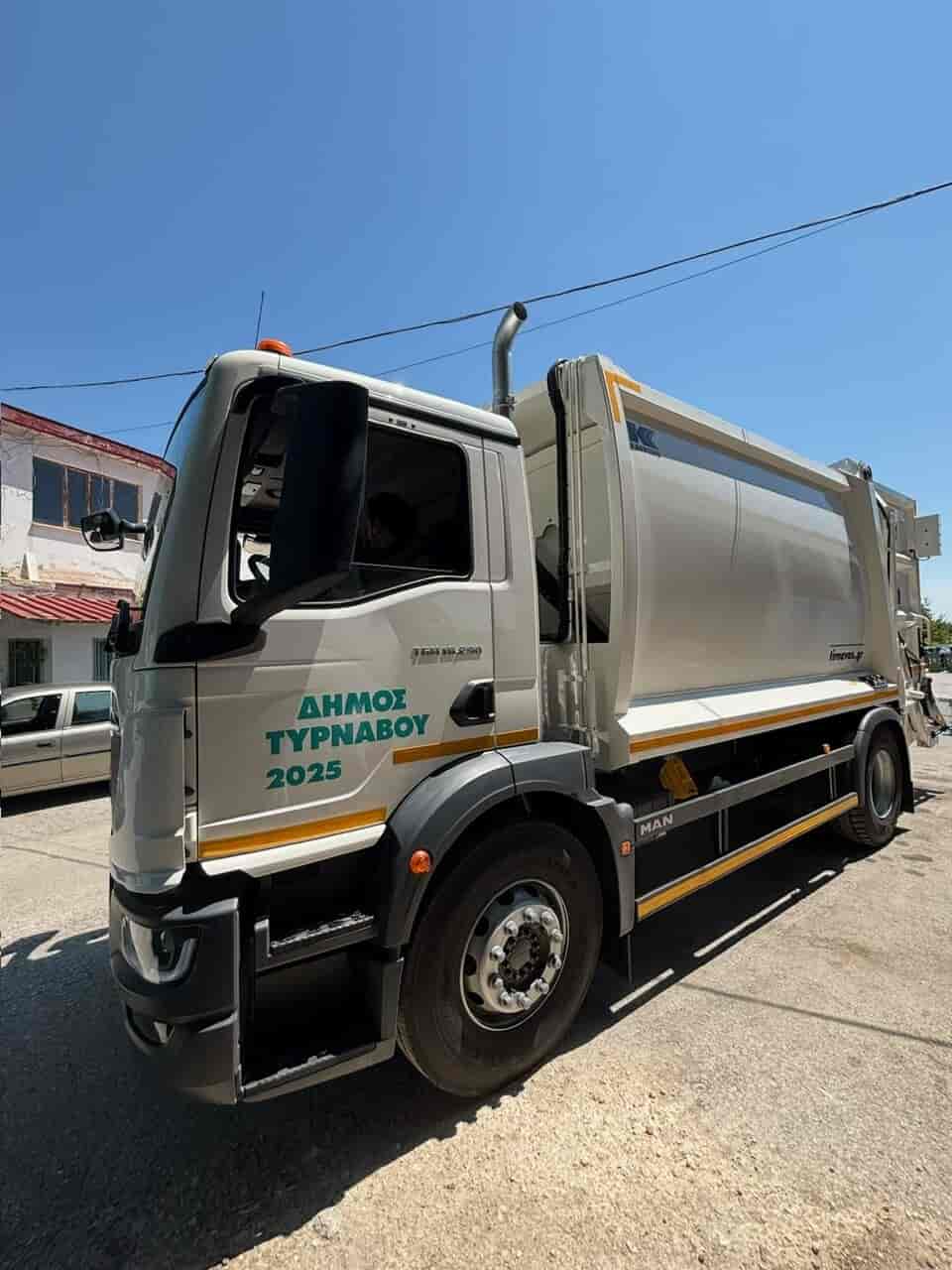 Παραλαβή νέου, υπερσύγχρονου απορριμματοφόρου από τον Δήμο Τυρνάβου