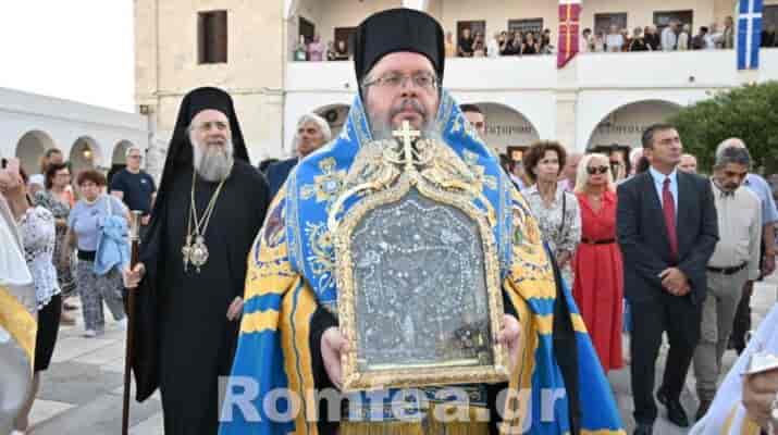 Στην τελευταία Παράκληση της Υπεραγίας Θεοτόκου στην Τήνο χοροστάτησε ο Μητροπολίτης κ. Ιερωνύμος