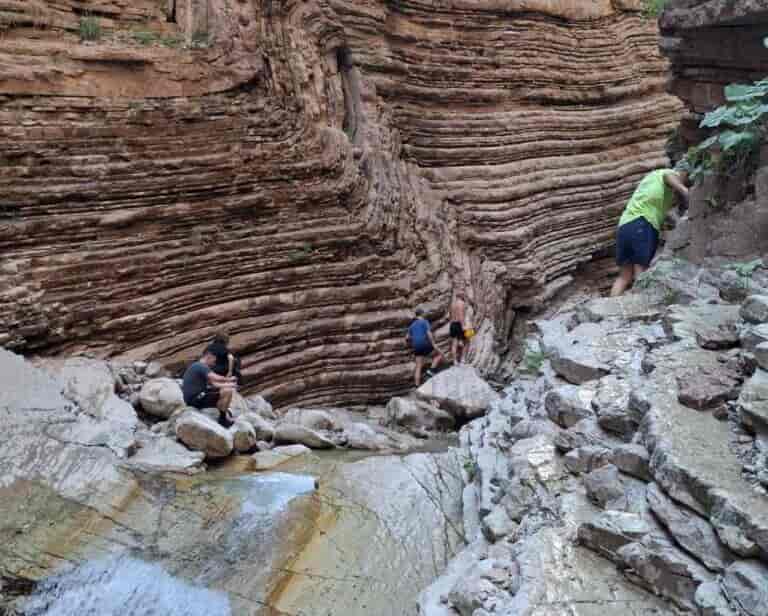 Επιχείρηση μεταφοράς τραυματία από φαράγγι