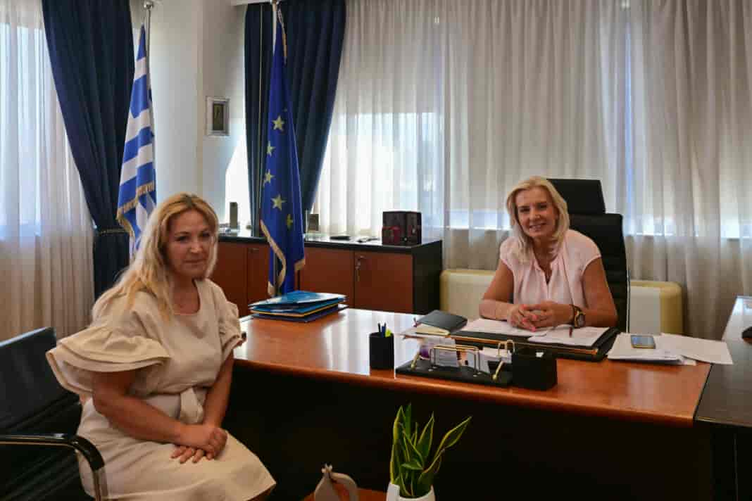 RENA KARALARIOTOU κα Ρένα Καραλαριώτου, με την πρόεδρο του Τεχνικού Επιμελητηρίου Μαγνησίας, κα Νάνσυ Καπούλα