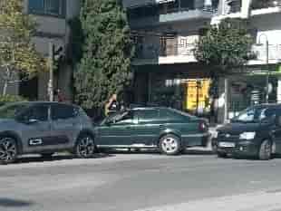 Αυτοκίνητο εξετράπη της πορείας του