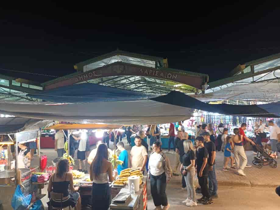 Ξεκίνησε το Παζάρι της Λάρισας - Πλήθος κόσμου γέμισε την Σκεπαστή Αγορά της Νεάπολης (φωτό & βίντεο)