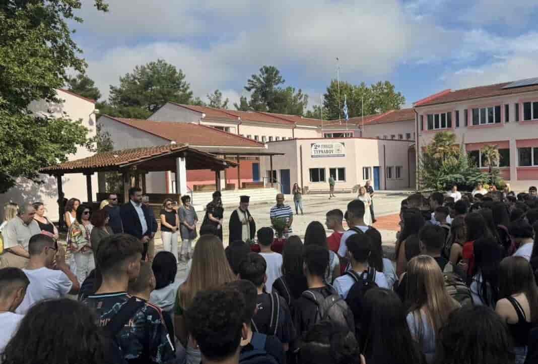 ατρέπονται σε εργαλείο επικοινωνιακής ή εμπορικής προβολής εταιρειών και τραπεζών