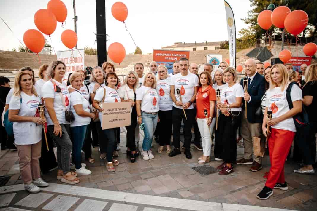 Δυνατό μήνυμα ελπίδας και ζωής έστειλε η Λάρισα, με πλήθος κόσμου να συμμετέχει στην 23η πανελλήνια Λαμπαδηδρομία