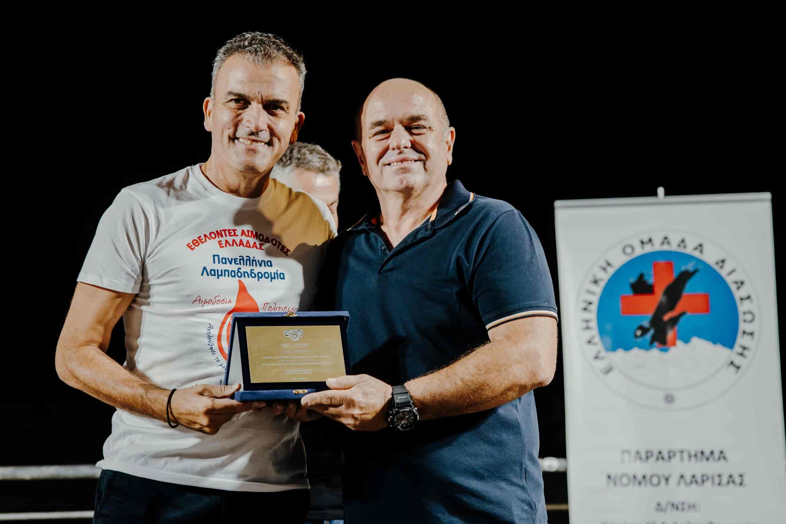 Δυνατό μήνυμα ελπίδας και ζωής έστειλε η Λάρισα, με πλήθος κόσμου να συμμετέχει στην 23η πανελλήνια Λαμπαδηδρομία