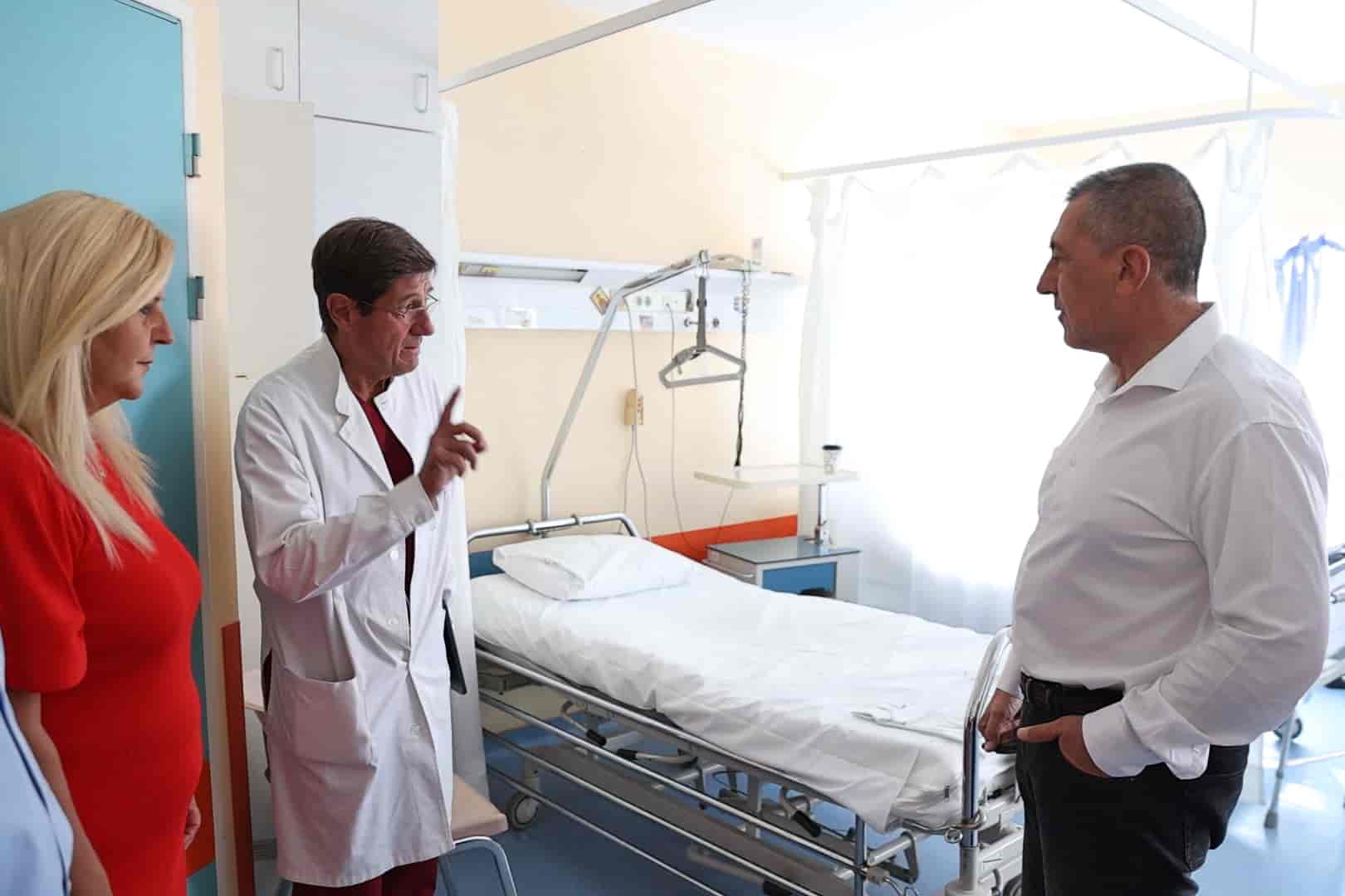 Επίσκεψη Δημ. Κουρέτα στο Πανεπιστημιακό Νοσοκομείο <a href='https://thelarissapaper.gr/category/eidiseis/larissa/' data-srcset=