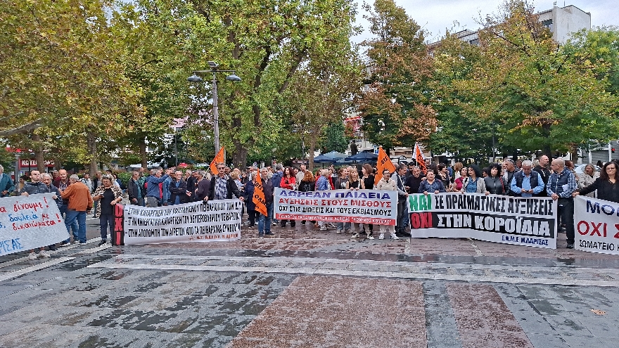 Πλήθος κόσμου στην απεργιακή συγκέντρωσης της Λάρισας ενάντια στο νομοσχέδιο για το 13ωρο