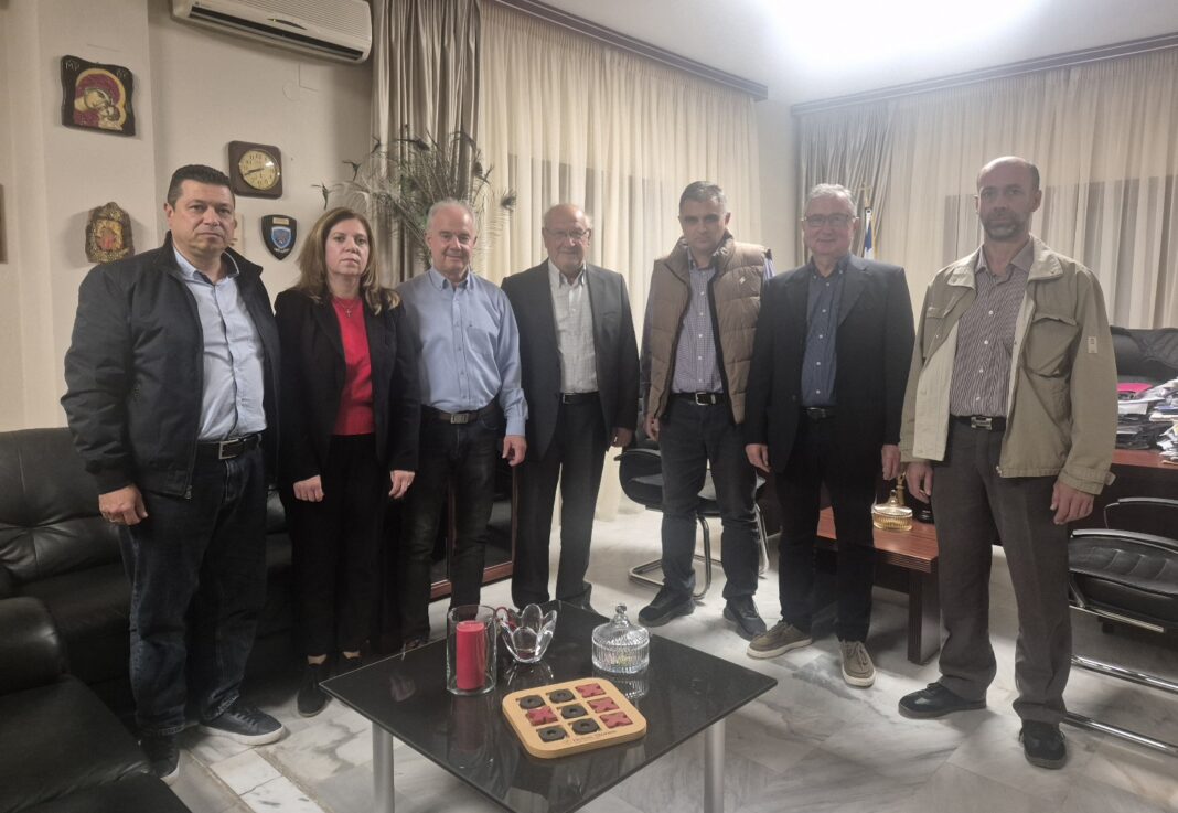 Συνάντηση του Δημάρχου Τεμπών Γιώργου Μανώλη με τον Σύλλογο Τριτέκνων Νομού Λάρισας
