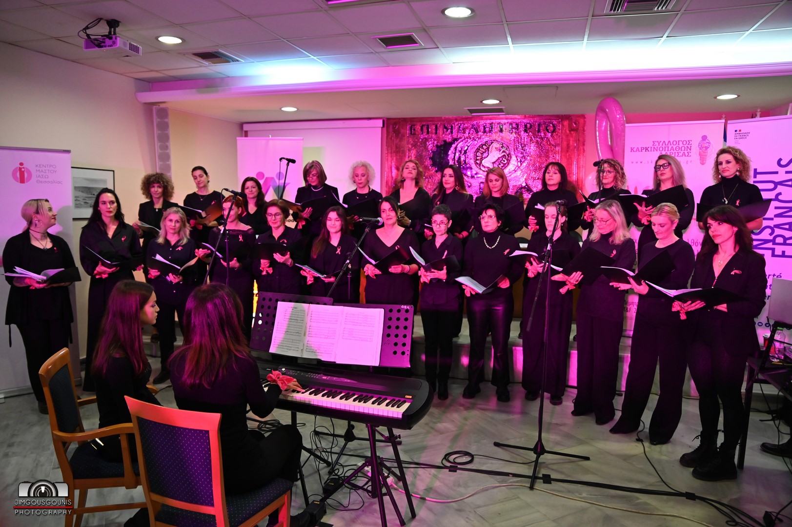 «Όσο ΡΟΖ, ελπίΖΩ» — Η Λάρισα έστειλε μήνυμα ζωής και ελπίδας