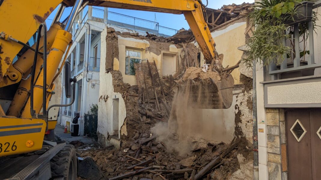 Agios Xaralampos-katedafisi ktiriou (1)