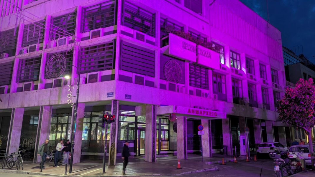 Δήμος Λαρισαίων: Στα «ροζ» Δημαρχείο Λάρισας και Δημοτικό Ωδείο, στο πλαίσιο ευαισθητοποίησης για την πρόληψη του καρκίνου μαστου Με χρώμα ροζ “βάφτηκε” το Δημαρχείο της Λάρισας χθες το βράδυ, στο πλαίσιο των δράσεων του Συλλόγου Καρκινοπαθών Λάρισας για την ευαισθητοποίηση και ενημέρωση του κοινού, αναφορικά με την πρόληψη του καρκίνου του μαστού. Με τις δράσεις και τις πρωτοβουλίες που «τρέχουν» καθ’ όλη τη διάρκεια του Οκτωβρίου, που έχει οριστεί ως μήνας πρόληψης και ενημέρωσης, μεταφέρεται το πιο δυνατό μήνυμα, ότι ο καρκίνος του μαστού μπορεί να νικηθεί. Στο πλαίσιο αυτών των δράσεων, σήμερα, Πέμπτη, 16 Οκτωβρίου, θα φωταγωγηθεί με χρώμα ροζ και το Δημοτικό Ωδείο Λάρισας. ‘Οσο ΡΟΖ, ελπίΖΩ Παράλληλα, η Λάρισα στέλνει το δικό της μήνυμα ζωής και ελπίδας, μέσα από την πρωτοβουλία «Όσο ΡΟΖ ελπίΖΩ», αύριο, Παρασκευή 17 Οκτωβρίου, στις 19:30, στον υπαίθριο χώρο μπροστά από το κτίριο Κατσίγρα της Ιατρικής Σχολής. Η εορταστική και αφυπνιστική εκδήλωση πραγματοποιείται από τον Σύλλογο Καρκινοπαθών Λάρισας και συνδιοργανώνεται από το Επιμελητήριο Λάρισας, το ΙΑΣΩ Θεσσαλίας, τον ΣΘΕΒ και το Γαλλικό Ινστιτούτο - Γαλλική Πρεσβεία, υπό την αιγίδα του Δήμου Λαρισαίων και της Περιφέρειας Θεσσαλίας. Ενώνουμε δυνάμεις και απολαμβάνουμε το βραβευμένο γυναικείο φωνητικό σύνολο InDONNAtion του ΔΩΛ, ζωντανό μουσικό πρόγραμμα από τους παραγωγούς του Party FM 97,1, ροζ φωτισμό του κτιρίου της Ιατρικής Σχολής, ροζ εκπλήξεις για το κοινό, παιδική απασχόληση και δραστηριότητες από το ΙΕΚ ΑΚΜΗ. Επίσης, οι γιατροί του Κέντρου Μαστού & του Ογκολογικού Συμβουλίου Μαστού του ΙΑΣΩ Θεσσαλίας θα είναι εκεί για να ενημερώσουν και να δώσουν συμβουλές σε κάθε ενδιαφερόμενη/ο. Τέλος, κινητή μονάδα του Ελληνικού Ερυθρού Σταυρού-Παράρτημα Λάρισας θα βρίσκεται έξω από το κτίριο Κατσίγρα της Ιατρικής Σχολής, συμμετέχοντας ενεργά στην εκδήλωση.