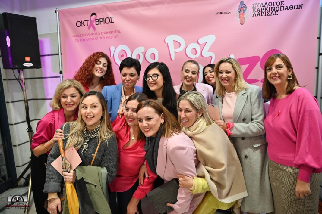 «Όσο ΡΟΖ, ελπίΖΩ» — Η Λάρισα έστειλε μήνυμα ζωής και ελπίδας Η Λάρισα «βάφτηκε» ροζ και πλημμύρισε συγκίνηση, χαμόγελα και αισιοδοξία, στην εκδήλωση «Όσο ΡΟΖ, ελπίΖΩ», που πραγματοποιήθηκε την Παρασκευή 17 Οκτωβρίου στο Επιμελητηρίου Λάρισας, μεταφέροντας το μήνυμα της ενημέρωσης, της πρόληψης και της νίκης απέναντι στον καρκίνο του μαστού. Η πρωτοβουλία του Συλλόγου Καρκινοπαθών Λάρισας, σε συνδιοργάνωση με το Επιμελητήριο Λάρισας- Επιτροπή Γυναικείας Επιχειρηματικότητας, το ΙΑΣΩ Θεσσαλίας, τον ΣΘΕΒ και το Γαλλικό Ινστιτούτο – Γαλλική Πρεσβεία, τελούσε υπό την αιγίδα του Δήμου Λαρισαίων και της Περιφέρειας Θεσσαλίας. Η βραδιά ήταν αφιερωμένη σε όλες και όλους που έδωσαν ή δίνουν τη μάχη τους αλλά και σε κάθε γυναίκα που με την πρόληψη προστατεύει τη ζωή της. Θερμές ευχαριστίες σε όσους στήριξαν και συμμετείχαν: στους γιατρούς του ΙΑΣΩ Θεσσαλίας που βρέθηκαν κοντά στο κοινό, προσφέροντας επιστημονική ενημέρωση και πολύτιμες συμβουλές: • Απόστολο Κομνό, Διευθυντή Ιατρικής Υπηρεσίας ΙΑΣΩ Θεσσαλίας • Αικατερίνη Βάσιου, Ακτινοδιαγνώστρια, Υπεύθυνη Κέντρου Μαστού ΙΑΣΩ Θεσσαλίας • Γεώργιο Μπούτσικο, Ογκοπλαστικό Χειρουργό Μαστού, Υπεύθυνο Χειρουργό Κέντρου Μαστού ΙΑΣΩ Θεσσαλίας • Γεώργιο Παπατσίμπα, Παθολόγο – Ογκολόγο Επιστημονικό Συνεργάτη Α΄ Κλινικής Παθολογικής Ογκολογίας ΙΑΣΩ Θεσσαλίας στον Ελληνικό Ερυθρό Σταυρό, που συμμετείχε ενεργά με κινητή μονάδα, εξετάσεις και συμβουλευτική καθ’ όλη τη διάρκεια της ημέρας. στη ΣΑΕΚ ΑΚΜΗ, τις Σχολές Ζαχαροπλαστικής – Αρτοποιίας και Παιδαγωγικών Επαγγελμάτων, τους σπουδαστές και καθηγητές που εργάστηκαν με μεράκι για τον σκοπό. στον Party FM 97,1 και τους παραγωγούς Γιάννη Φακή και Έλενα Οικονόμου, που μετέτρεψαν τη βραδιά σε γιορτή χαράς και ελπίδας, με μουσική, ρυθμό και ενέργεια. στις επιχειρήσεις που στάθηκαν στο πλευρό της εκδήλωσης με δράσεις και υποστήριξη. στην Εύη Λιάκου και την εταιρεία Logotype, για τη δημιουργία της εικαστικής ταυτότητας του «Όσο ΡΟΖ, ελπίΖΩ». στο βραβευμένο γυναικείο φωνητικό σύνολο InDONNAtion του ΔΩΛ, που χάρισε μοναδικές μουσικές στιγμές γεμάτες ευαισθησία και φως. Και τέλος, σε όλους εσάς που δώσατε το ‘παρών’ και κάνατε το μήνυμα πιο δυνατό. Η εκδήλωση έκλεισε με συγκίνηση, αισιοδοξία και μια μεγάλη ροζ αγκαλιά, δίνοντας σε όλους το μήνυμα πως η ενημέρωση σώζει ζωές και η ελπίδα νικά τον φόβο. Γιατί Όσο ΡΟΖ, ελπίΖΩ… τόσο όλοι μαζί γινόμαστε πιο δυνατοί.