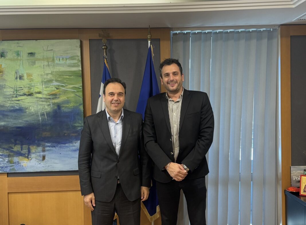 Συνάντηση του Δημάρχου Τυρνάβου Στέλιου Τσικριτσή με τον Υπουργό Ψηφιακής Διακυβέρνησης