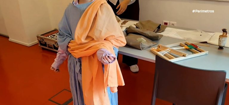 Μαθητές από την Καλαμπάκα φόρεσαν αρχαίες ενδυμασίες και κοσμήματα