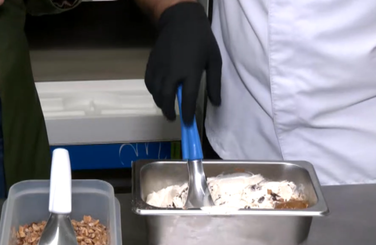 Ελασσόνα: Ζαχαροπλάστης θα συμμετάσχει σε παγκόσμιο διαγωνισμό για το παγωτό που φτιάχνει