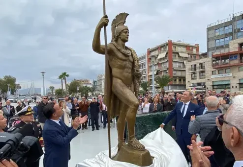 Αποκαλύφθηκε το άγαλμα του μυθικού Ιάσονα στην παραλία του Βόλου