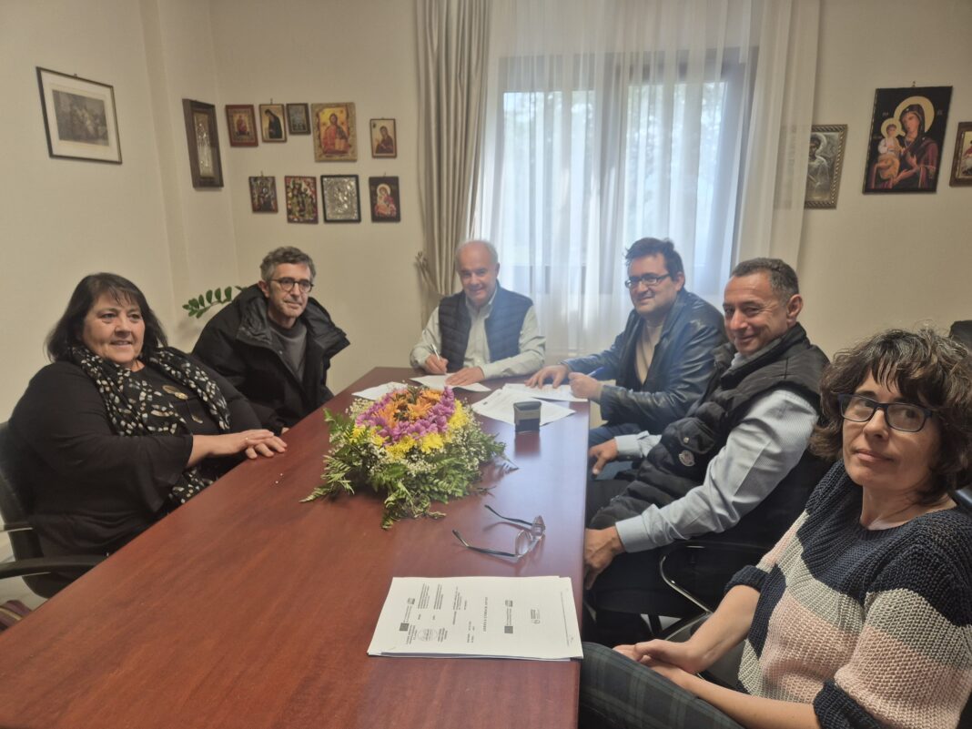 Υπογραφή σύμβασης για το έργο «Επεμβάσεις εξοικονόμησης ενέργειας και εφαρμογής τεχνολογιών ΑΠΕ στο Νηπιαγωγείο Γόννων»