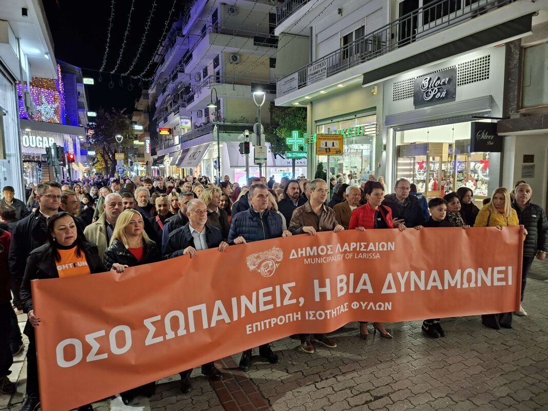Με σύνθημα «Όσο σωπαίνεις, η βία δυναμώνει» πραγματοποιήθηκε η δράση ευαισθητοποίησης για την Εξάλειψη της Βίας κατά των Γυναικών (φωτό & βίντεο)
