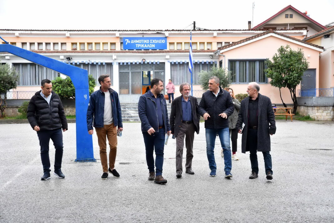 Ο Δημήτρης Κουρέτας στο 7ο Δημοτικό Σχολείο Τρικάλων στο πλαίσιο του προγράμματος «Ποδηλατώντας ΑΣΦΑΛΩΣ με το ΕΣΠΑ»