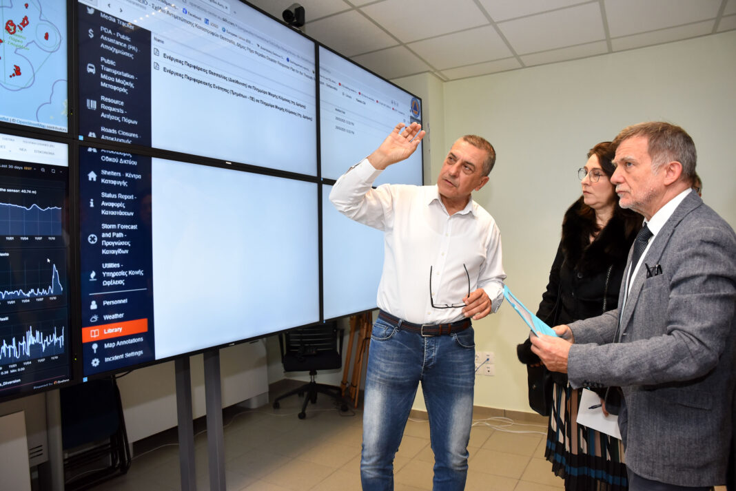 DOM_5371 (1) Εντυπωσιασμένος από το Κέντρο Πολιτικής Προστασίας της Περιφέρειας Θεσσαλίας ο Γενικός Διευθυντής Περιφερειακής και Αστικής Πολιτικής της Ε.Ε. Nicola De Michelis