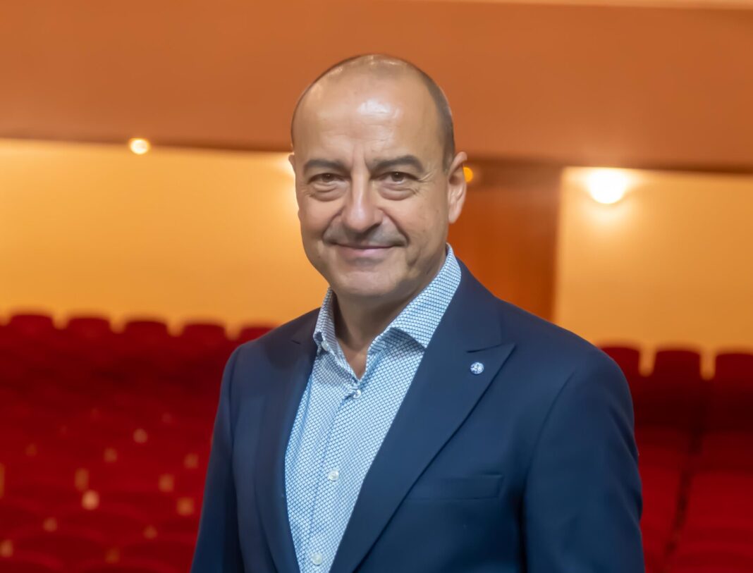 Χρήστος Λενούτσος