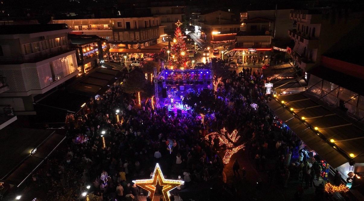 Η Καλαμπάκα άναψε το φως των Χριστουγέννων – Μια λαμπερή γιορτή κάτω από τα Μετέωρα
