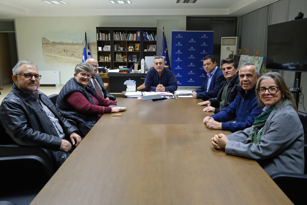 IMG_5393 Συνάντηση του Περιφερειάρχη Θεσσαλίας Δημήτρη Κουρέτα με εκπροσώπους Συλλόγων Τριτέκνων