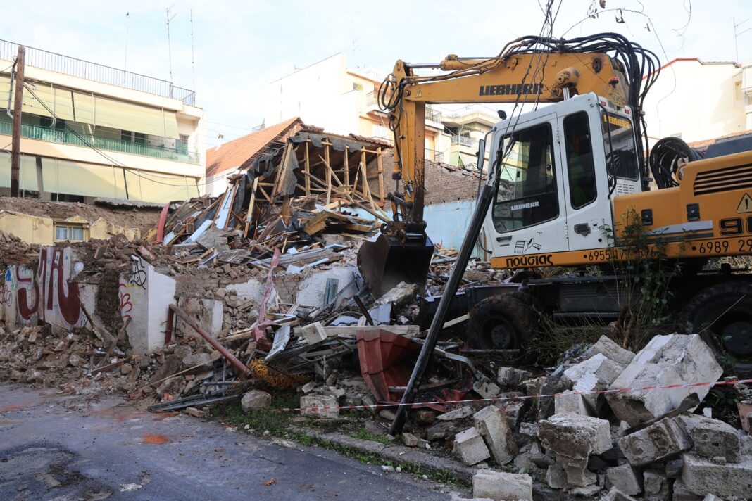 Δήμος Λαρισαίων: Με εντατικούς ρυθμούς εκτελείται το πρόγραμμα κατεδαφίσεων επικίνδυνων κτιρίων