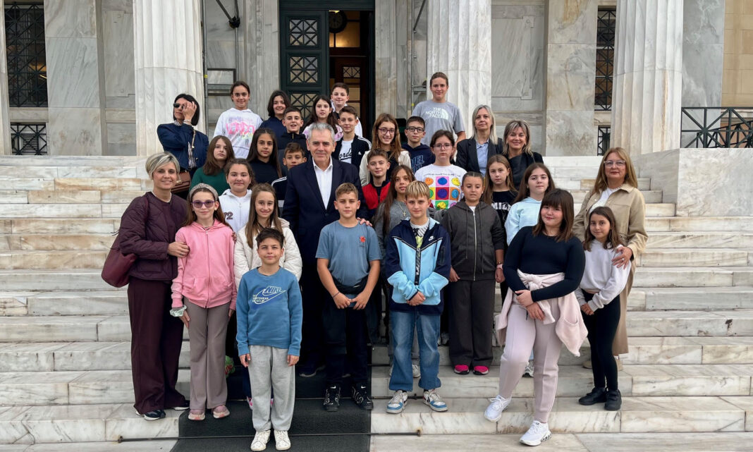 MAX 1 Μάξιμος Χαρακόπουλος