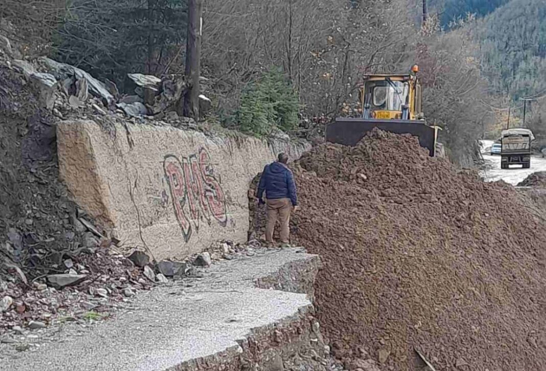 aspropotamos-giannoylas-1152x1536 Σε εξέλιξη οι προσπάθειες αποκατάστασης των ζημιών και προσβασιμότητας στα χωριά του Ασπροποτάμου