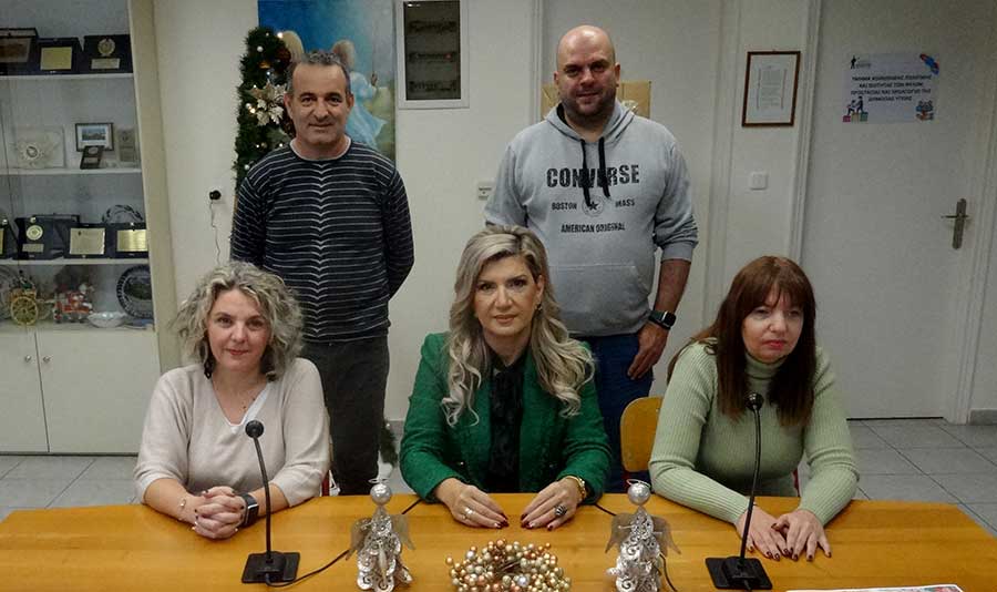 Συνέντευξη Τύπου, με αφορμή την έναρξη των εκδηλώσεων και της φωταγώγησης των χριστουγεννιάτικων δέντρων στο δήμο Κιλελέρ, παραχώρησε η Αντιδήμαρχος Πολιτισμού, Αθλητισμού, Παιδείας, Υγείας & Κοινωνικής Πολιτικής Σέβη Λαδοπούλου - Χατζητζομπάνη