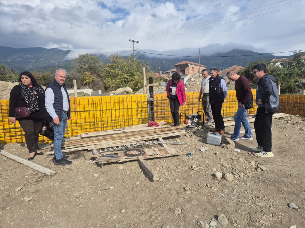 Επίσκεψη του Δημάρχου Τεμπών Γ. Μανώλη στο εργοτάξιο κατασκευής του Αθλητικού Κέντρου Γόννων - Ένα έργο για τη νέα γενιά παίρνει μορφή