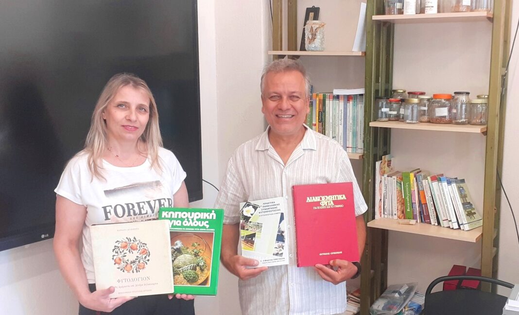 Το ΠΟΚΕΛ προσέφερε βιβλία στο ΕΠΑΛ Τυρνάβου