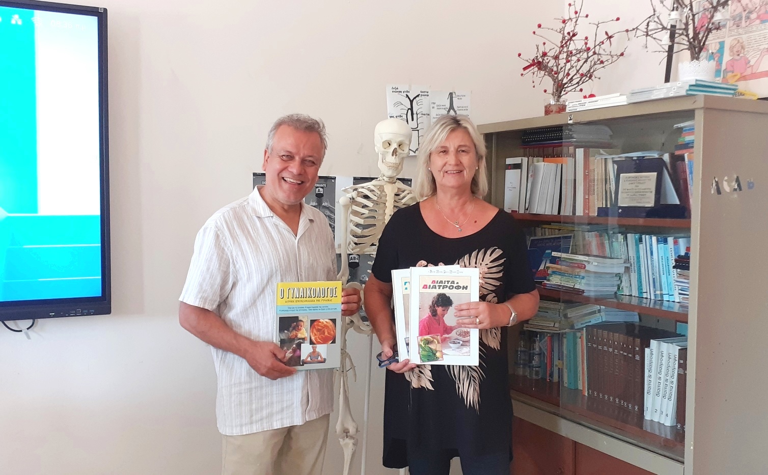 Το ΠΟΚΕΛ προσέφερε βιβλία στο ΕΠΑΛ Τυρνάβου