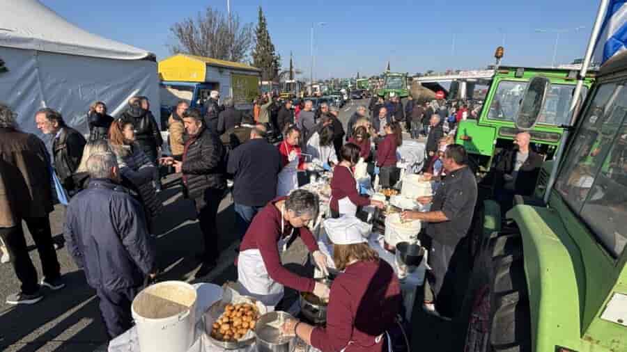 202512141204434642-900x506 Αναβίωσε το έθιμο “Ντόπιοι Σπορά και Λουκουμάδες” στο Μπλόκο της Νίκαιας