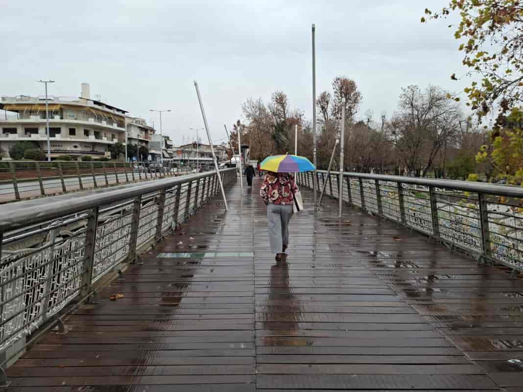 Βροχερός καιρος στη Λάρισα