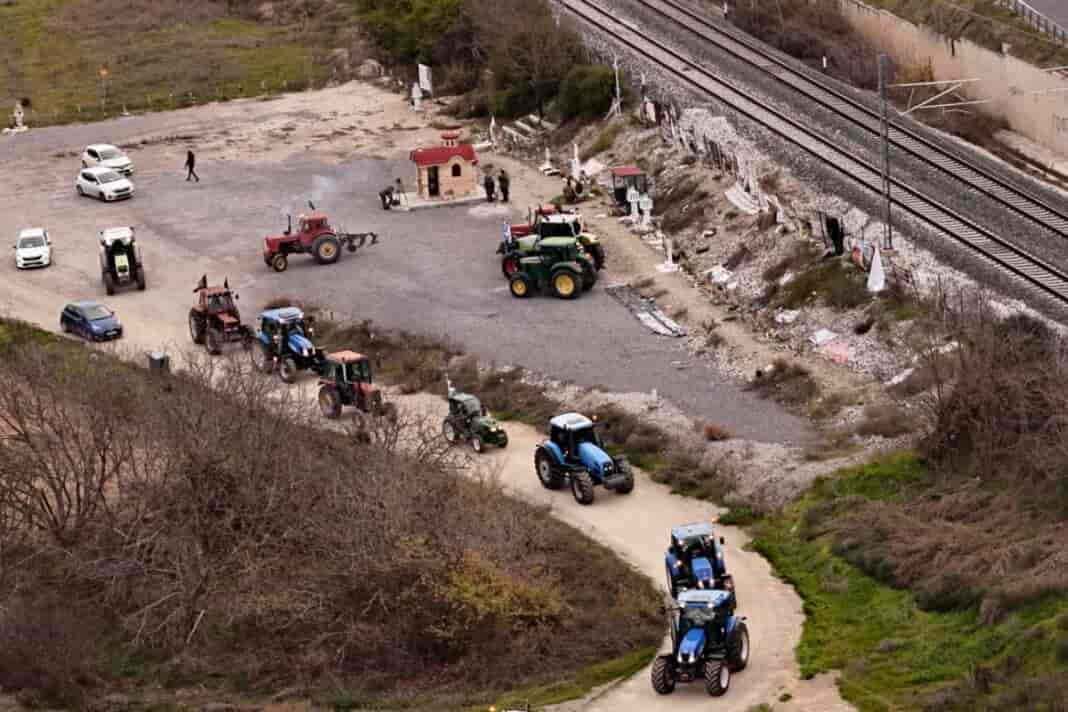 AGROTES_TEMPH_MNHMEIO_KID098-1200x800 Ενός λεπτού σιγή για τα 57 θύματα των Τεμπών