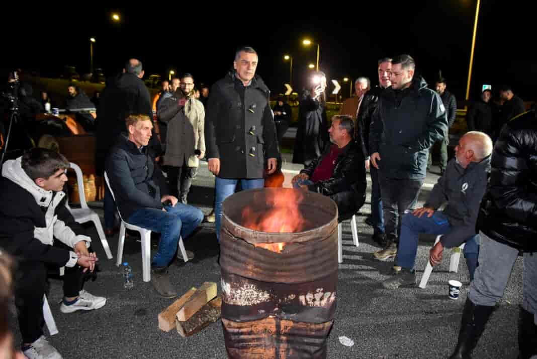 Ο Δημ. Κουρέτας με τους αγρότες της Νίκαιας