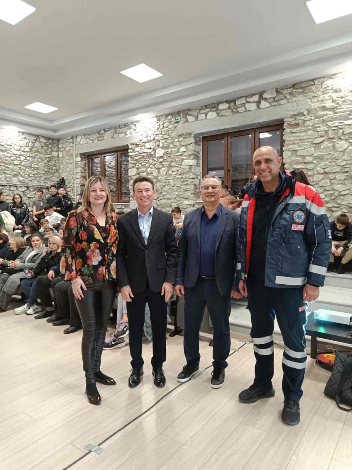 Παράδοση - παραλαβή Αυτόματων Εξωτερικών Απινιδωτών σε σχολικές μονάδες του Δήμου Ελασσόνας