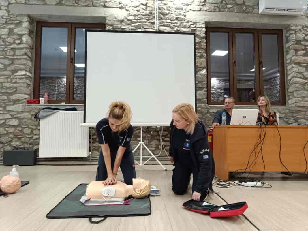 IMG-ad22ce3bfd51b8c8857b5192e1105196-V Παράδοση - παραλαβή Αυτόματων Εξωτερικών Απινιδωτών σε σχολικές μονάδες του Δήμου Ελασσόνας