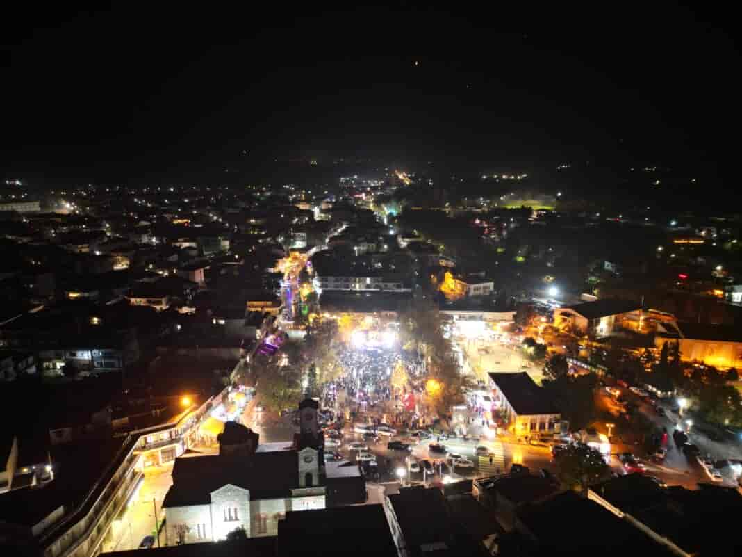 IMG-c8ac0231ce76ce954c87578da5a46cd1-V Λαμπερή φωταγώγηση του Χριστουγεννιάτικου Δέντρου στην Ελασσόνα – Μια γιορτή φωτός και χαράς