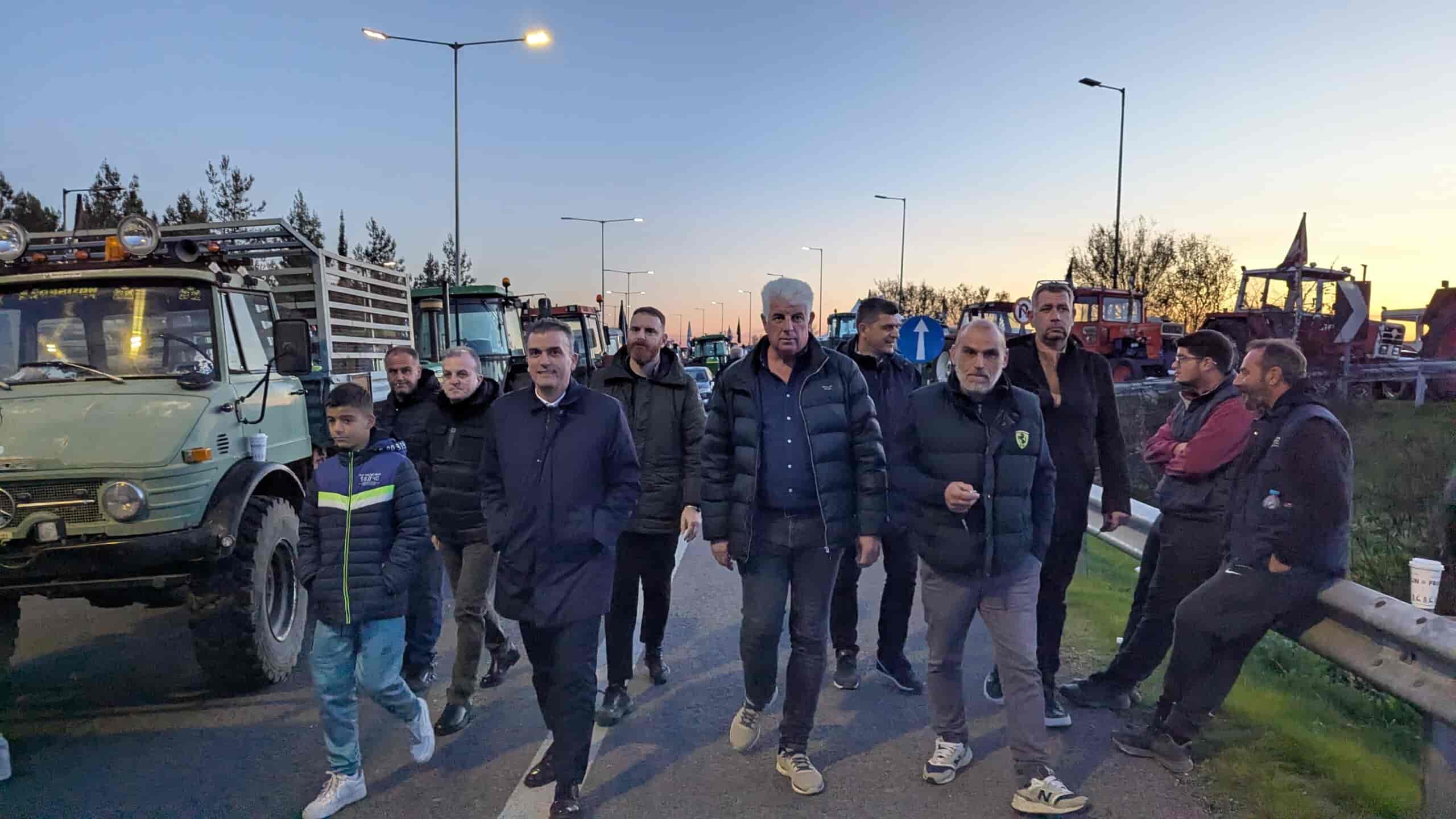 Με τους αγρότες στον κόμβο Νίκαιας ο Θανάσης Μαμάκος