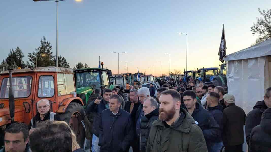 Mamakos-komvos Nikaias (7) Με τους αγρότες στον κόμβο Νίκαιας ο Θανάσης Μαμάκος