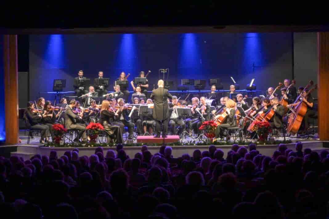 Μια ξεχωριστή συναυλία, με άρωμα Χριστουγέννων, απόλαυσαν οι Λαρισαίοι στο ΔΩΛ