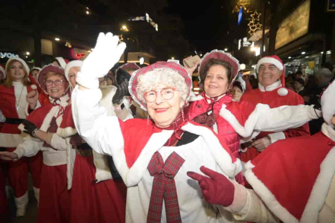 Πλούσιο φωτορεπορτάζ από το φετινό Christmas Parade στη Λάρισα