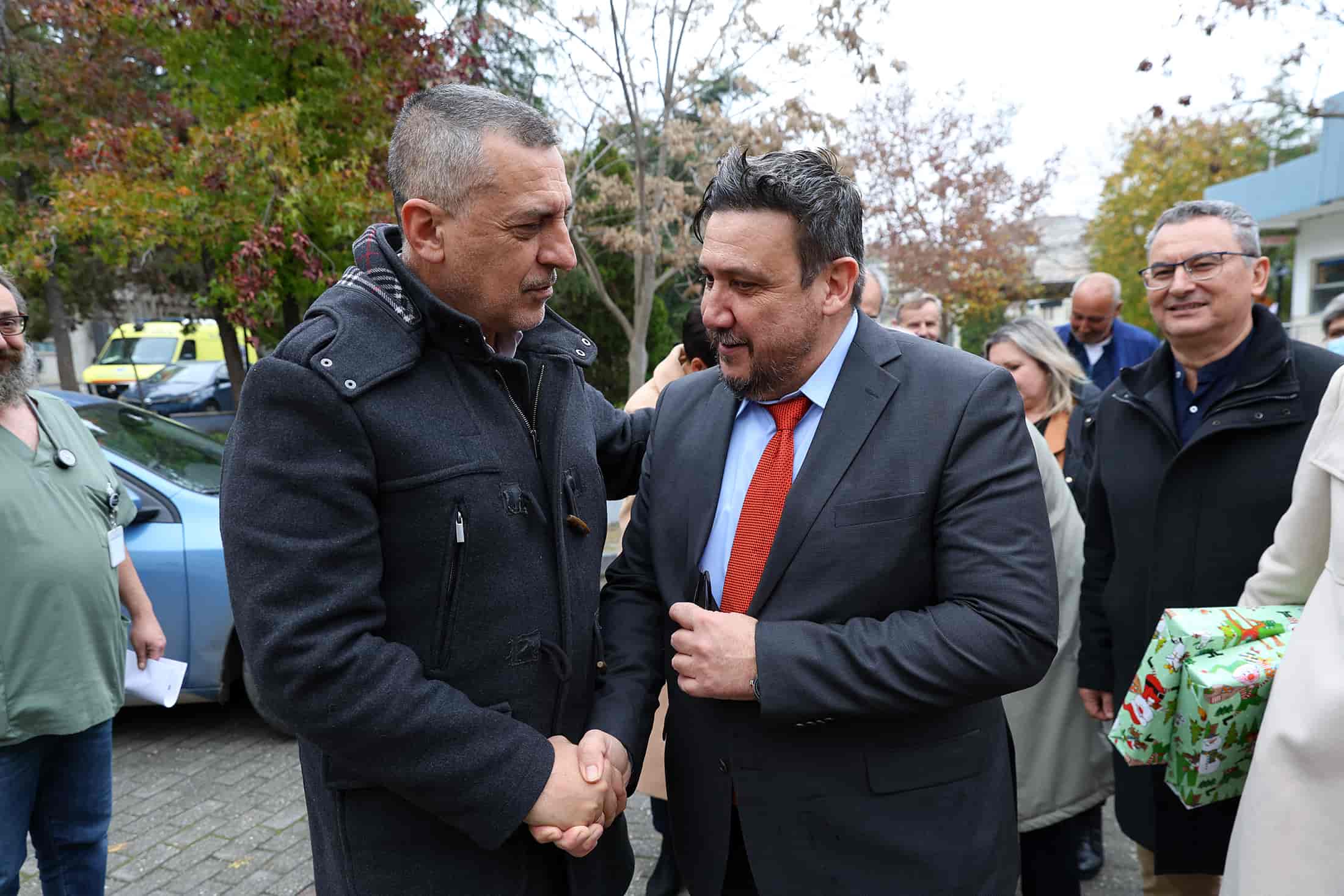 Επίσκεψη Κουρέτα με «μηνύματα» στην Παιδιατρική Κλινική του Γενικού Νοσοκομείου Λάρισας