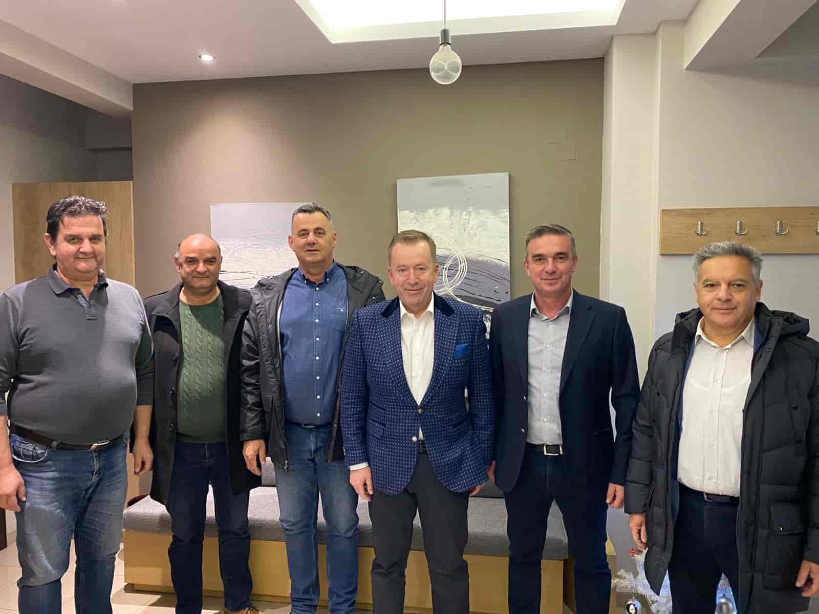 Πλήθος κόσμου στο πολιτικό γραφείο του Βασίλη Κόκκαλη για ευχές για την ονομαστική του εορτή