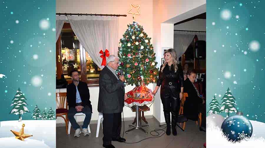 kapi-main Φωταγωγήθηκε το χριστουγεννιάτικο δέντρο του ΚΑΠΗ Νίκαιας