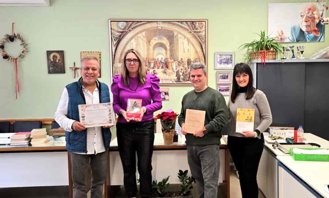 Το ΠΟΚΕΛ πρόσφερε βιβλία στο 16ο Δημοτικό Σχολείο Λάρισας